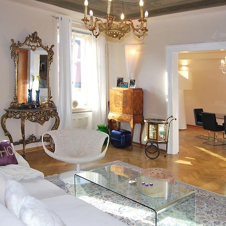 Neoclassical Luxury Apartment Lublaň Exteriér fotografie