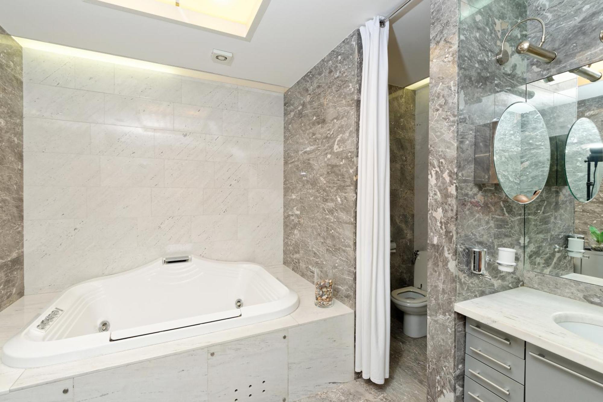 Neoclassical Luxury Apartment Lublaň Exteriér fotografie