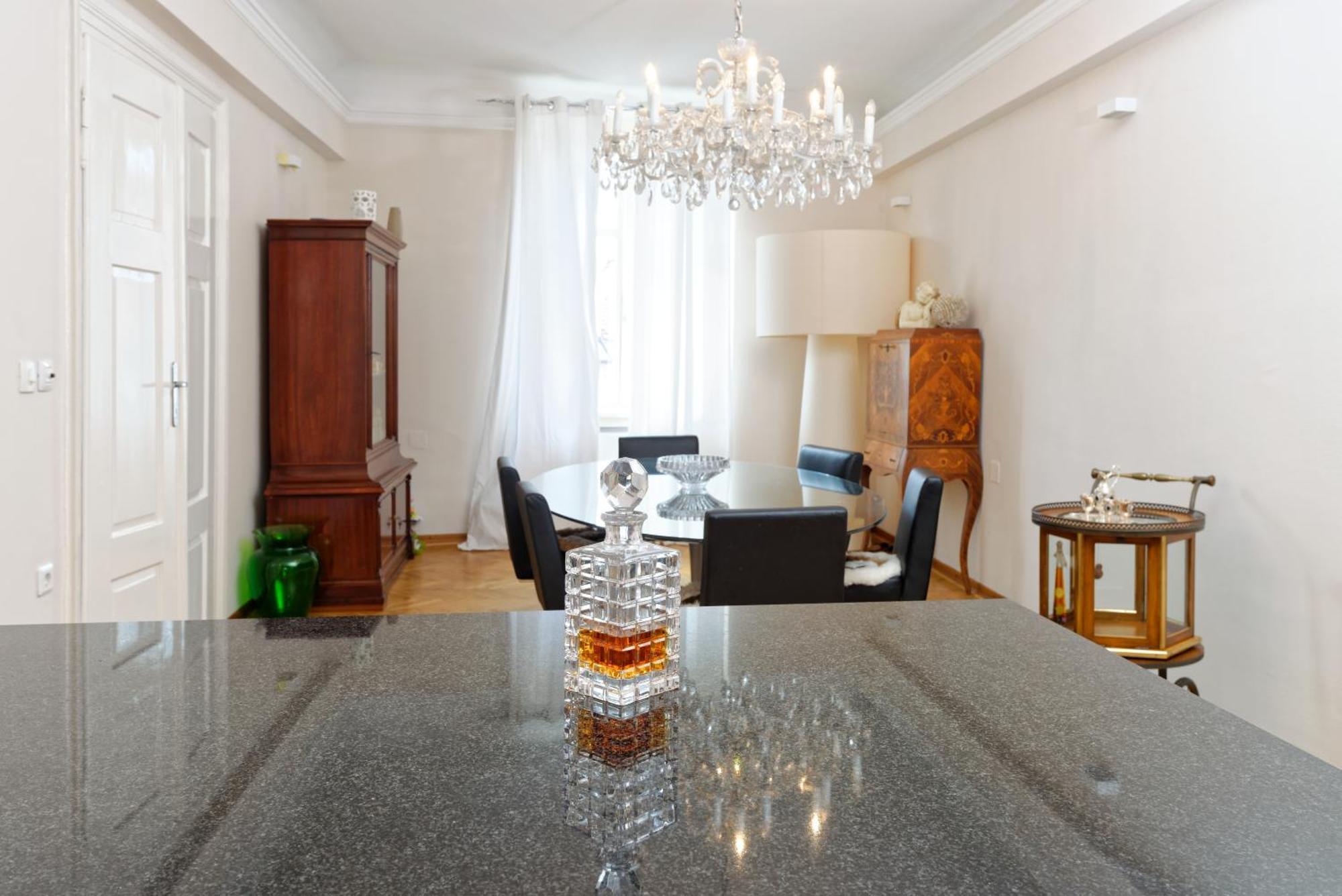 Neoclassical Luxury Apartment Lublaň Exteriér fotografie